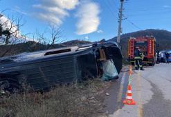 Kocaeli'de turistleri taşıyan minibüs devrildi: 7 yaralı