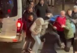 Güngören'de trafikte yol verme kavgası! Sürücü bıçaklandı