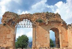 Anavarza Kalesi nerede? Anavarza efsanesi (Anavarza Kalesi hikayesi) nedir, Anavarza Kalesini kim yaptı, ne amaçla yapmıştır?