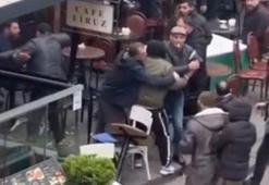 Beyoğlu'nda kafede baltalı saldırgan paniği