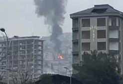 Maltepe'de 3 katlı binanın çatısı alev alev yandı