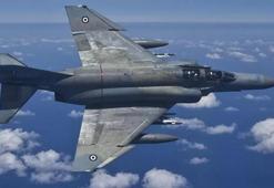 Yunan savaş uçağı denize düştü