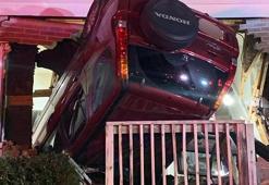ABD’de bir araç ters bir şekilde eve daldı!