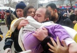 Minik Ayşe depremden 7 saat sonra canlı olarak kurtarıldı