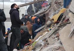Enkaz altından sosyal medya ile yerlerini bildirdiler