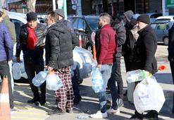 Depremzedelerin akaryakıt kuyruğu
