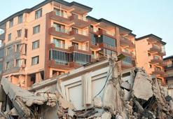 Site yöneticisi: Müteahhit 'Depreme dayanıklı, dışarı çıkmayın' dedi, 2 blok yıkıldı