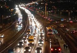 Yarıyıl tatilinin bitmesiyle birlikte İstanbul güne trafikle başladı