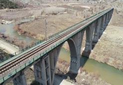 Adıyaman'daki 94 yıllık Alman Köprüsü depremde yıkılmadı