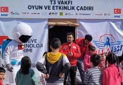 Oyun ve etkinlik çadırında çocuklara moral ve eğitim desteği
