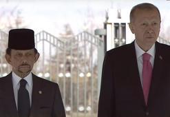 Brunei Sultanı Ankara'da Cumhurbaşkanı Erdoğan resmi törenle karşıladı