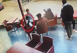 12 yaşındaki öğrenci, arkadaşını bıçakladı! Kanlar içinde yere yığıldı
