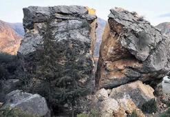 İkiye bölünen dev kayanın sırrını kimse çözemiyor!