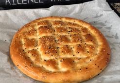Pide kuyruğuna girmeyin! Evde Ramazan pidesi tarifi iftara 5 kala imdadınıza yetişiyor!