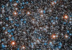 Hubble uzay teleskobundan yeni keşif! Dev yıldız kümesi böyle görüntülendi