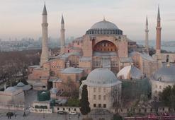 Ayasofya Camii'ne Ramazan mahyası asıldı