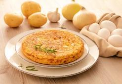 Patatesi tok tutuyor, yumurtası susatmıyor! Sahurda ne yapsam derdine son veriyor! Patatesli yumurta tarifi