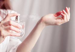 Parfüm orucu bozar mı? Parfüm sıkmak, koklamak orucu bozar mı, oruç parfüm sıkınca oruç bozulur mu, kaza gerektirir mi?