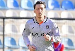 Futbolu bırakan Mesut Özil'den çok özel açıklamalar! Mesut Özil şimdi ne yapacak?