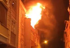 Bağcılar'da kaldığı çatı katını yakıp kiracılara dehşeti yaşattı sosyal medyada paylaştı