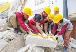 Enkazda tarih avı! 'Can kurtaran gibiyiz'