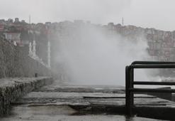 Zonguldak’ta kuvvetli rüzgar; 7 metreyi aşan dalgalar oluştu