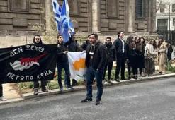 Skandal Üstüne skandal Türk bayrağını indirdiler, Ersin Tatar'a saldırı girişimde bulundular