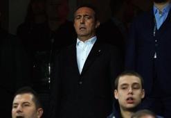 Kadıköy'de taraftarlar çıldırdı! Puan farkı 9'a çıktı Ali Koç tepki çekti