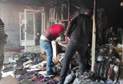 Van'da, halk pazarında çıkan yangın, 2,5 saatte söndürüldü