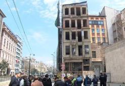 Beyoğlu Karaköy'deki bina çöktü