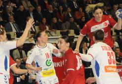 A Milli Kadın Hentbol Takımı, Sırbistan'a 33-24 mağlup oldu