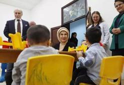 Emine Erdoğan, Darülaceze’de çocuk yuvasını ziyaret etti