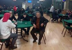 İzmir'de kahvede kumar oynarken yakalanan 58 kişiye 235 bin TL ceza
