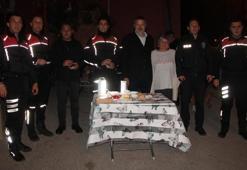 Kavga ihbarına gelen polislere pastalı sürpriz