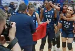 Prag'da skandal hareket! ÇBK Mersin Yenişehir Belediyesi'nin Türk bayraklı sevinci engellendi