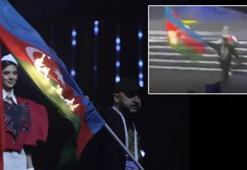 Ermenistan'da skandal görüntü! Azerbaycan bayrağını yaktılar