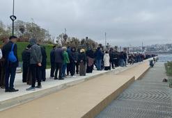 TCG Anadolu'ya 2. günde ziyaretçi akını: Metrelerce uzuklukta kuyruk oluştu
