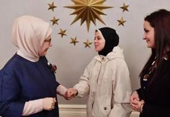 Emine Erdoğan, depremzede ve gönüllülerle iftarda bir araya geldi