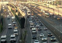 Haftanın ilk iş günü trafik yoğunluğu yaşanıyor