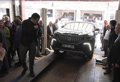 Süleyman Soylu oto tamircileriyle birlikte Togg'u inceledi