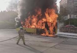 Kartal'da İETT otobüsü alev alev yandı