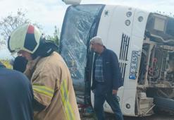 Bursa'da servis midibüsü kamyon ile çarpıştı: 22'si öğrenci 23 yaralı