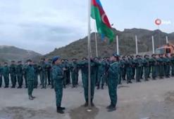 Azerbaycan, Laçın Koridoru'nun başlangıcındaki sınır kontrol noktasına bayrak dikti