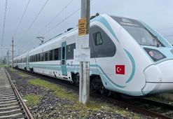Milli elektrikli tren, TCDD’ye teslim edilip Sakarya Garı’na hareket etti