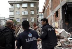 Avcılar'da bina yıkım sırasında çöktü! Bitişiğindeki bina ve iş yeri zarar gördü