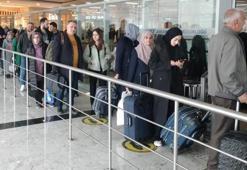 Yeni açılan Yüksek Hızlı Treni önünde uzun kuyruklar oluşturdu