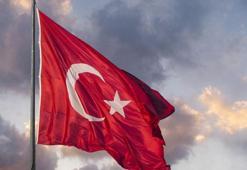 1 Mayıs'ta bayrak asılır mı? 1 Mayıs İşçi Bayramı okullara, resmi kurumlara bayrak asılır mı, bayrak asılan bayramlar hangileri?