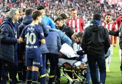 Sivasspor - Fenerbahçe maçında korkutan anlar! Yıldız oyuncu ambulansla hastaneye götürüldü