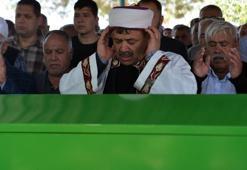 Eski eniştesinin öldürdüğü annesi ve kız kardeşinin cenaze namazını kıldırdı