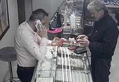 Telefon dolandırıcılarının ağına düşen vatandaşı kuyumcu kurtardı! 'Savcılıktan arıyoruz'